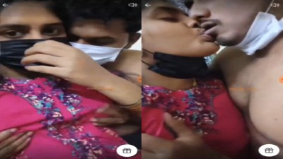 Couple Kissing And – Massaging Mulai Online